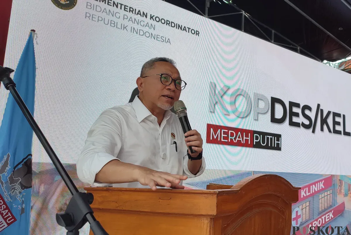 Menteri Koordinator Bidang Pangan, Zulkifli Hasan saat memberikan sambutan dalam acara Rakorda percepatan pembentukan Kopdes Merah Putih di Kertasana, Pandeglang. (Sumber: Poskota/Samsul Fatoni)