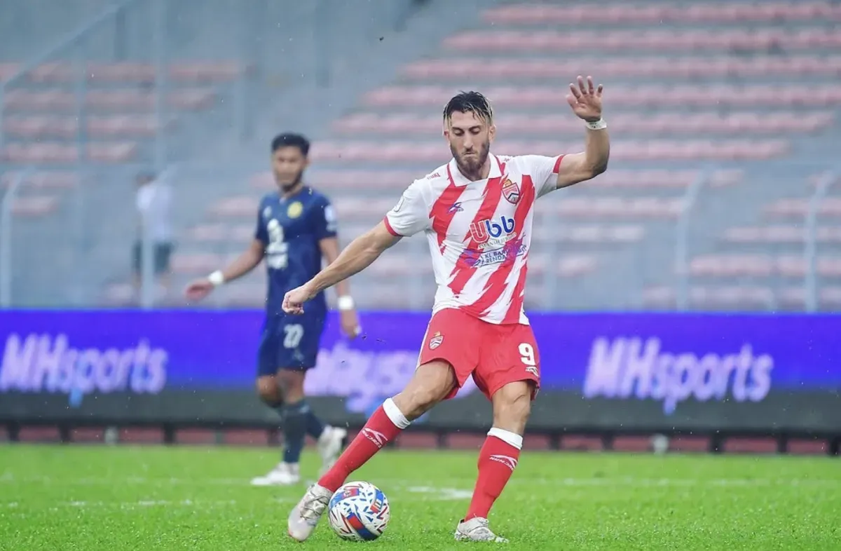 Nama terakhir yang mencuri perhatian adalah Giancarlo Gallifuoco, seorang bek tengah berkebangsaan Australia-Italia yang pernah memperkuat tim muda Tottenham Hotspur. (Sumber: Instagram/@giange94)