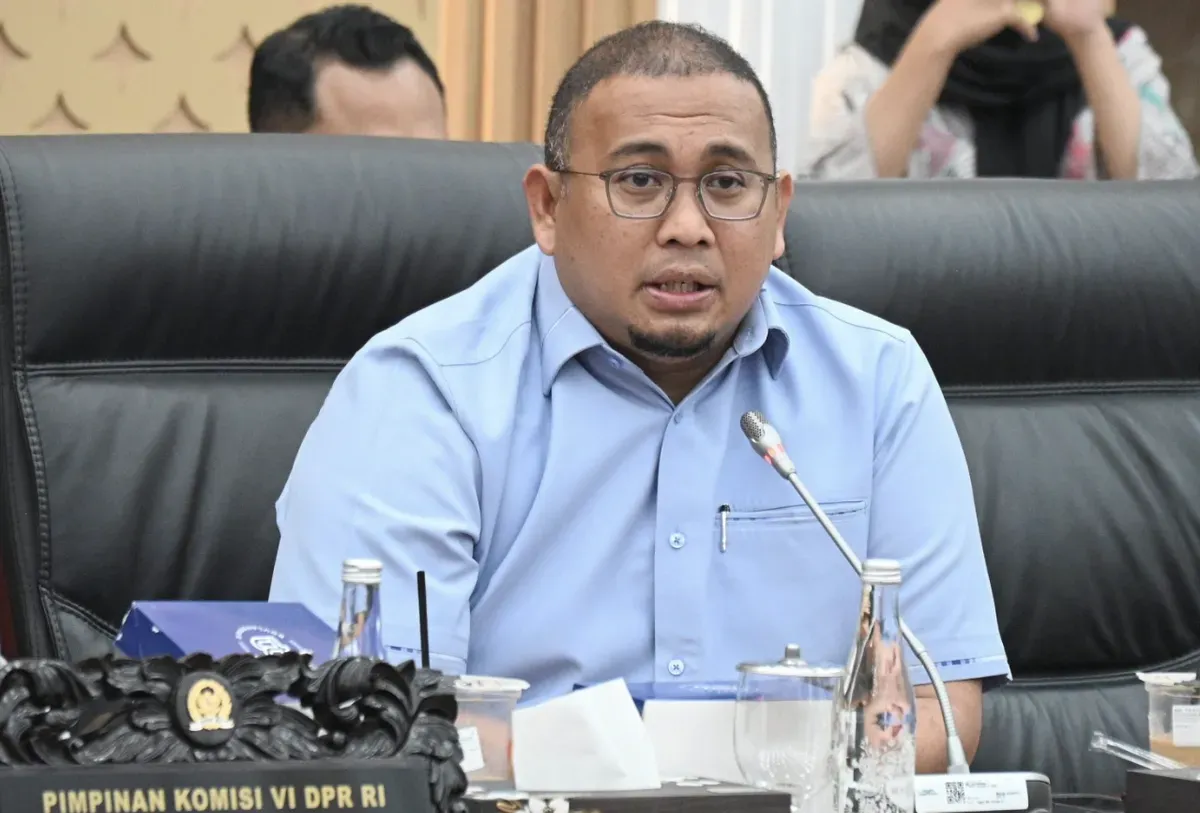 Andre Rosiade, anggota DPR RI sekaligus mertua Arhan, menyuarakan dugaan keras mengenai keberadaan dua sosok yang diduga sebagai operator mafia sepak bola, yang ia identifikasikan dengan inisial JN dan P.