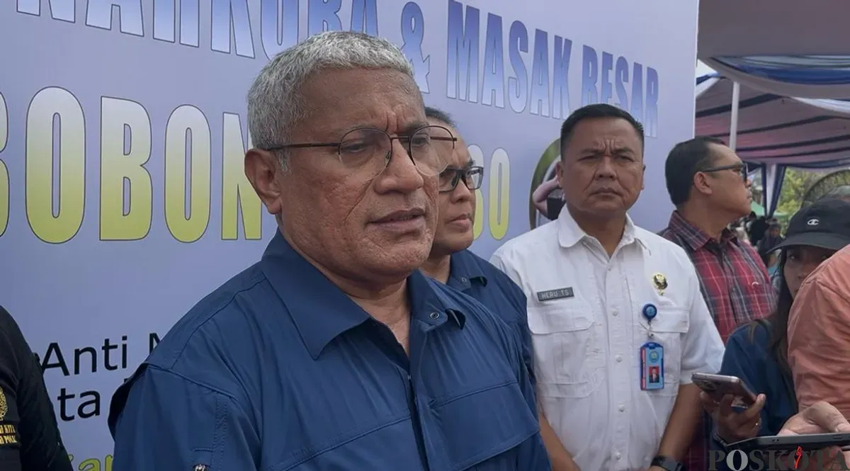 Kepala Badan Narkotika Nasional (BNN) RI, Komjen Marthinus Hukom usai kegiatan sosialisasi pencegahan narkoba di Palmerah, Jakarta Barat, Kamis, 8 Mei 2025. (Sumber: Poskota/Pandi Ramedhan)