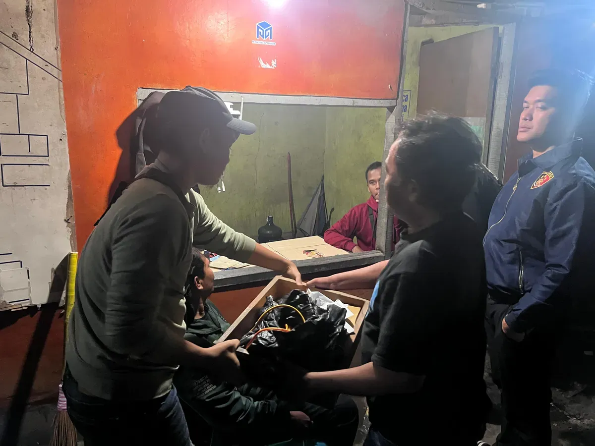 Ditreskrimum Polda Banten mengamankan barang bukti dari para pelaku premanisme di Kawasan Industri Pancatama, Kabupaten Serang. (Sumber: Dok. Dirreskrimum Polda Banten)