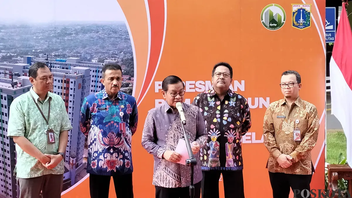 Gubernur Jakarta Pramono Anung saat memberikan pernyataan kepada awak media di Rusun Jagakarsa, Jakarta Selatan, Kamis 8 Mei 2025. (Sumber: Poskota/M. Tegar Jihad)