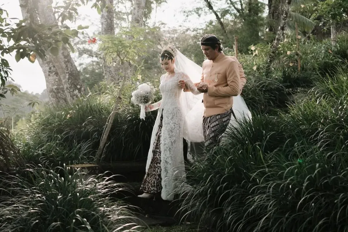 Luna Maya dan Maxime Bouttier resmi menikah pada Rabu, 7 Mei 2025. (Sumber: Instagram/@lunamaya)