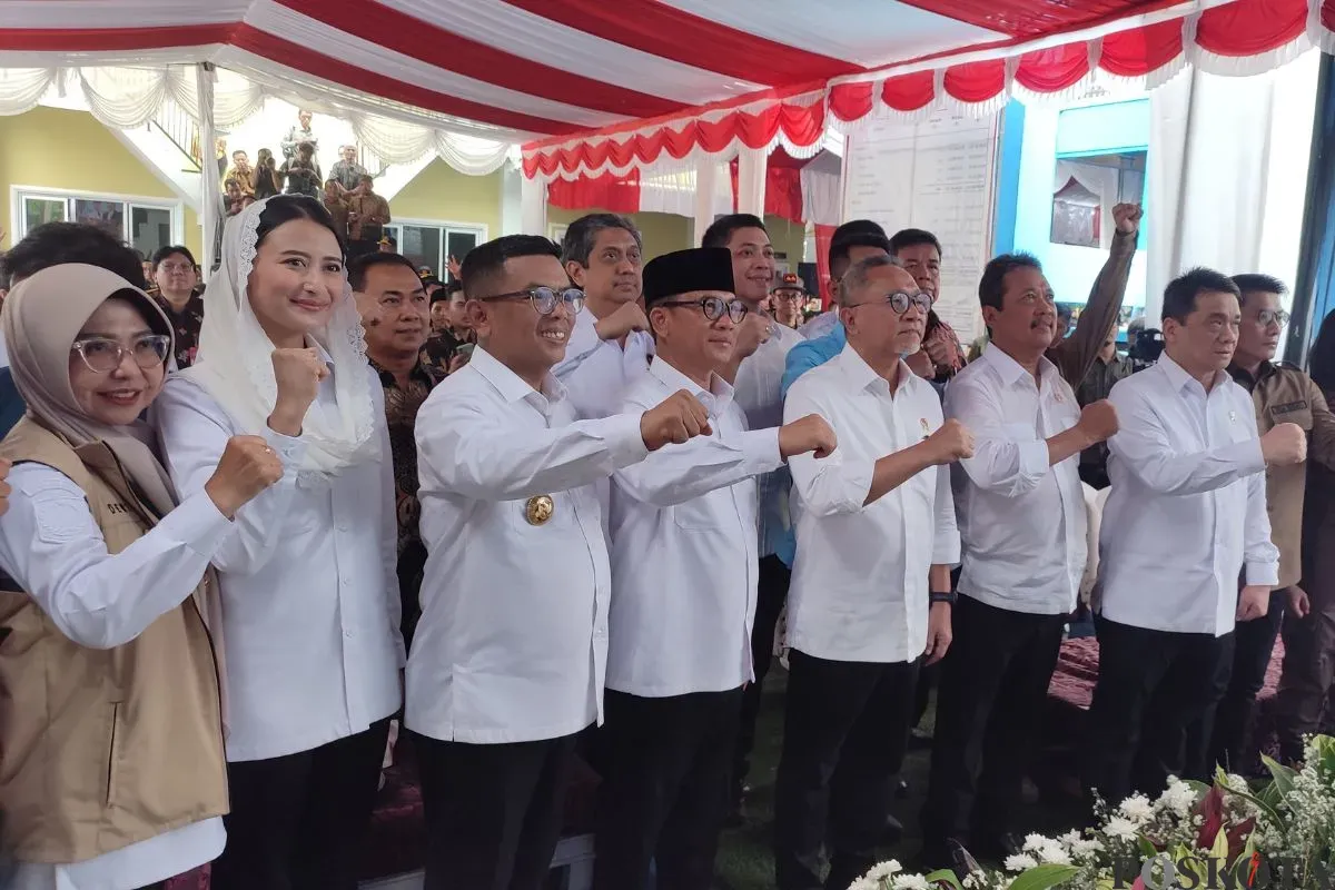 Para menteri mendorong percepatan pembentukan Kopdes Merah Putih di Desa Kertasana, Kecamatan Pagelaran, Kabupaten Pandeglang, Kamis, 8 Mei 2025. (Sumber: Poskota/Samsul Fatoni)