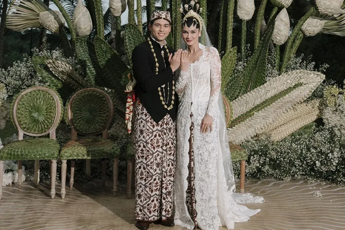 Maxime Bouttier dan Luna Maya resmi melakukan pernikahan pada Rabu, 7 Mei 2025. (Sumber: Instagram/@lunamaya)