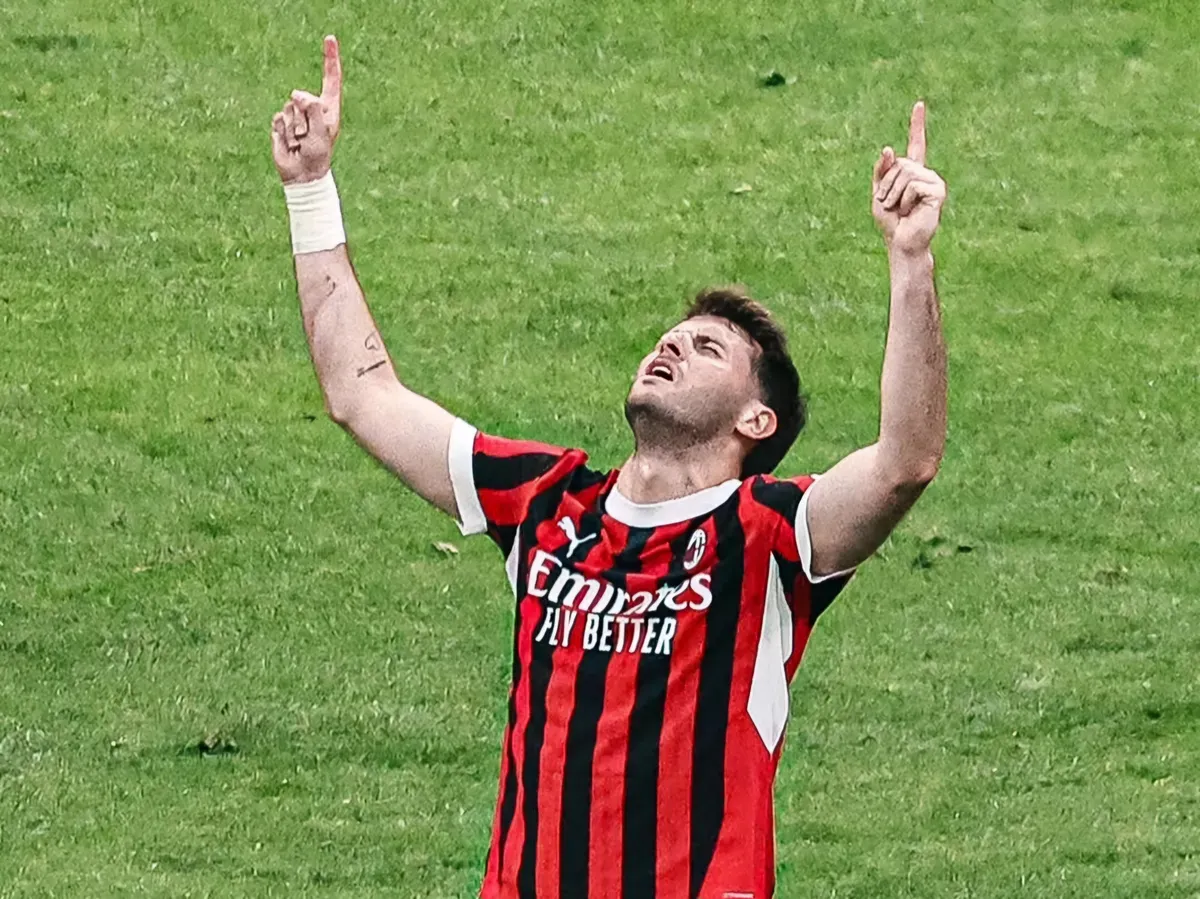 Santiago Gimenez tampil gemilang saat AC Milan mengalahkan Bologna dengan skor 3-1 (Sumber: @acmilan)