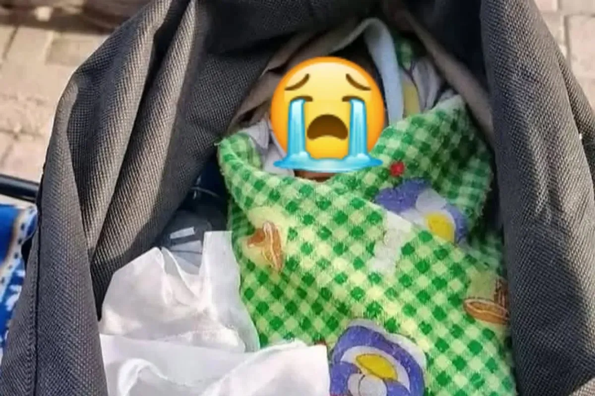 Jasad bayi laki-laki yang dikirimkan sebagai paket ke sebuah masjid di Medan. (Sumber: Instagram/@palembangkulukilir)