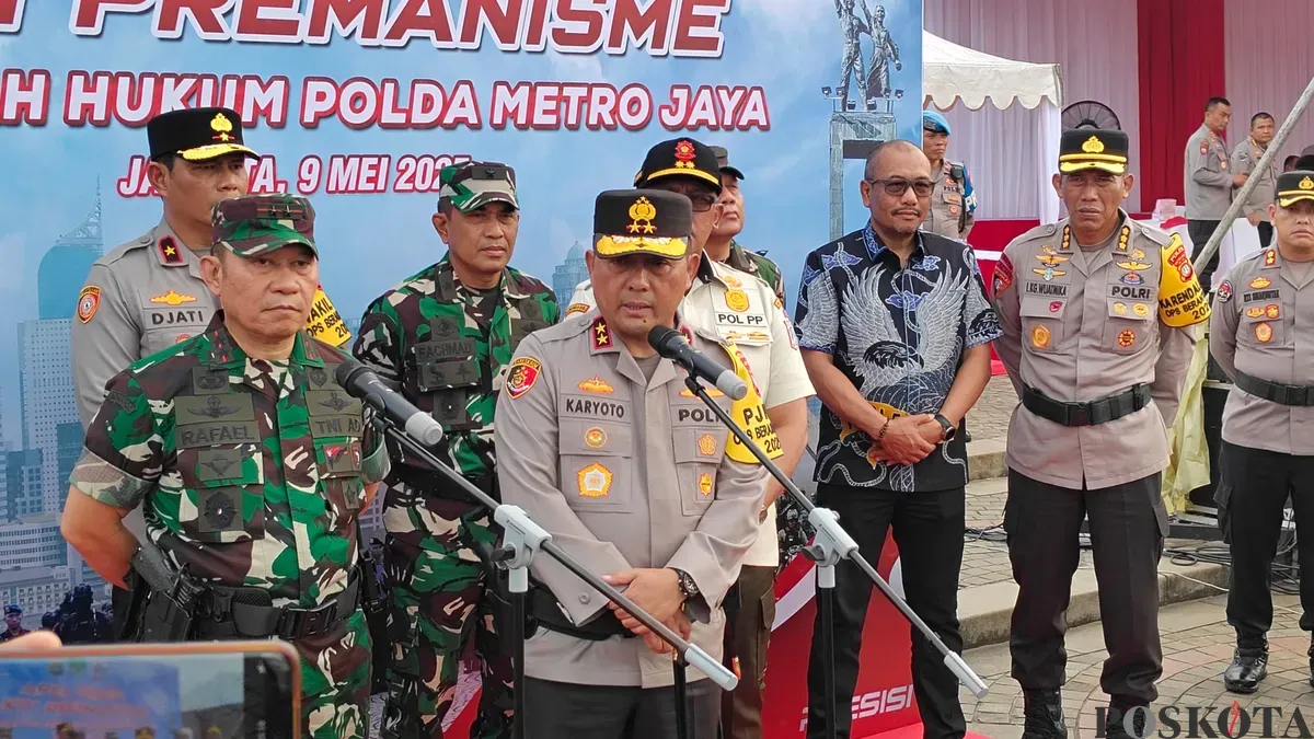 Kapolda Metro Jaya, Irjen Karyoto, sesaat setelah memimpin apel siaga anti premanisme Polda Metro Jaya di Monumen Nasional (Monas), Jakarta Selatan, Jumat, 9 Mei 2025. (Sumber: Poskota/Ali Mansur)