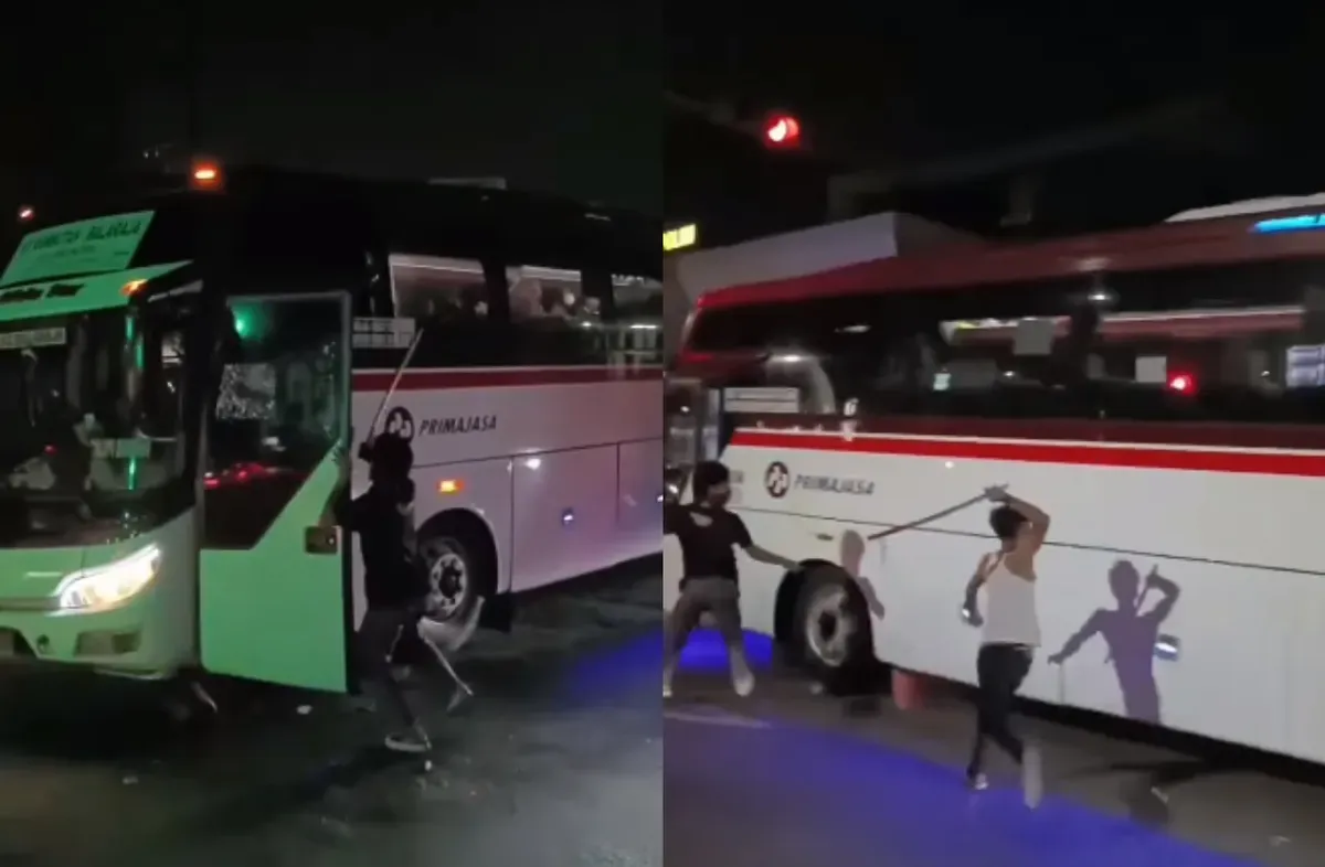 Momen sejumlah pengamen di kawasan Bitung, Tangerang merusak bus diduga karena tidak diizinkan masuk. (Sumber: Tangkap Layar Instagram/@medsoszone)