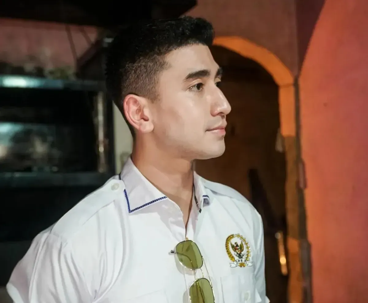 Anggota DPR RI Varrel Bramasta mengkritik kebijakan pendidikan siswa di Barak Militer ala Dedi Mulyadi, Bupati Purwakarta Om Zein tantang balik Varrel. (Sumber: Capture Instagram Varrel Bramasta)