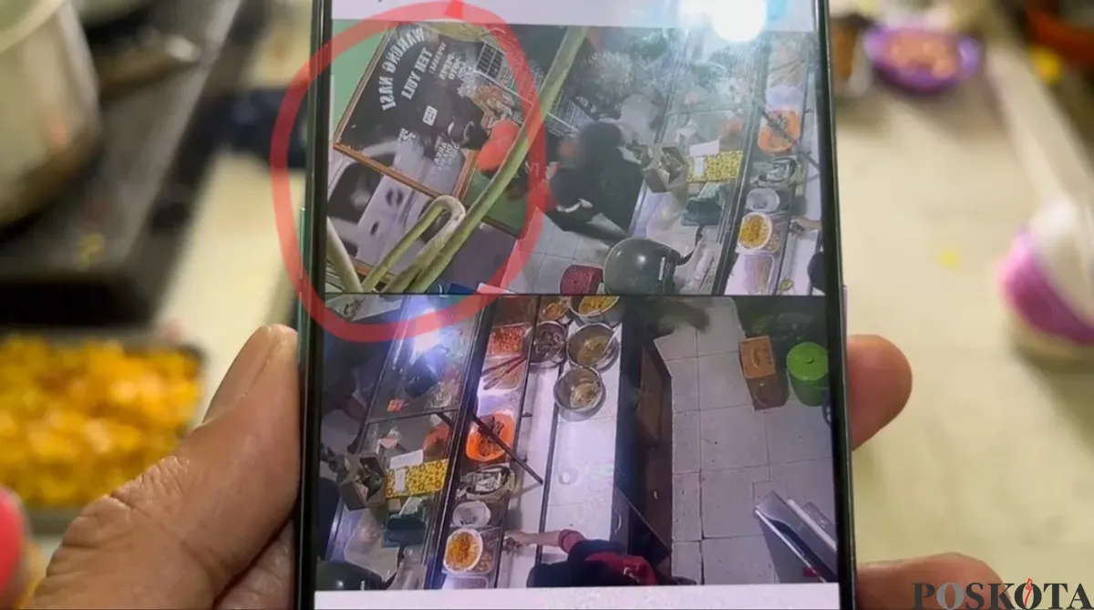 Rekaman cctv JakLingko tabrak beberapa pengendara roda dua di wilayah Cengkareng, Jakarta Barat. (Sumber: Poskota/Pandi Ramedhan)