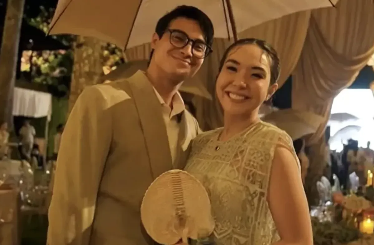Gisella Anastasia dan Cinta Brian saat menghadiri pesta pernikahan Luna Maya dan Maxime Bouttier, menimbulkan spekulasi publik tentang hubungan mereka yang diduga lebih dari sekadar pertemanan. (Sumber: YouTube/Luna Maya)