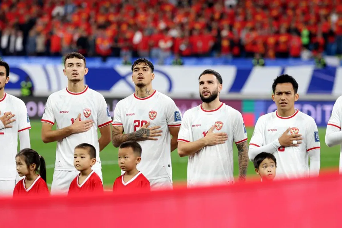 Shayne Pattynama (tengah) saat membela Timnas Indonesia menghadapi China di putaran ketiga kualifikasi Piala Dunia 2026 zona Asia. (Sumber: PSSI)