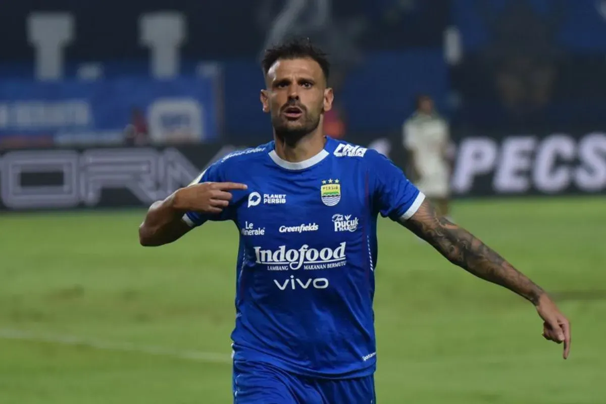 Tyronne del Pino dirumorkan hengkang dari Persib Bandung, ini klarifikasinya. (Sumber: persib.co.id)