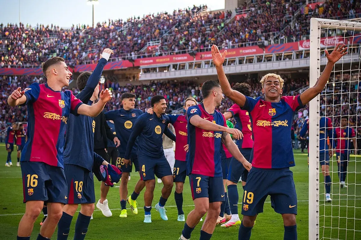 Para pemain Barcelona merayakan kemenangan 4-3 atas Real Madrid di pekan 36 La Liga Spanyol 2024-25. (Sumber: Instagram @fcbarcelona)