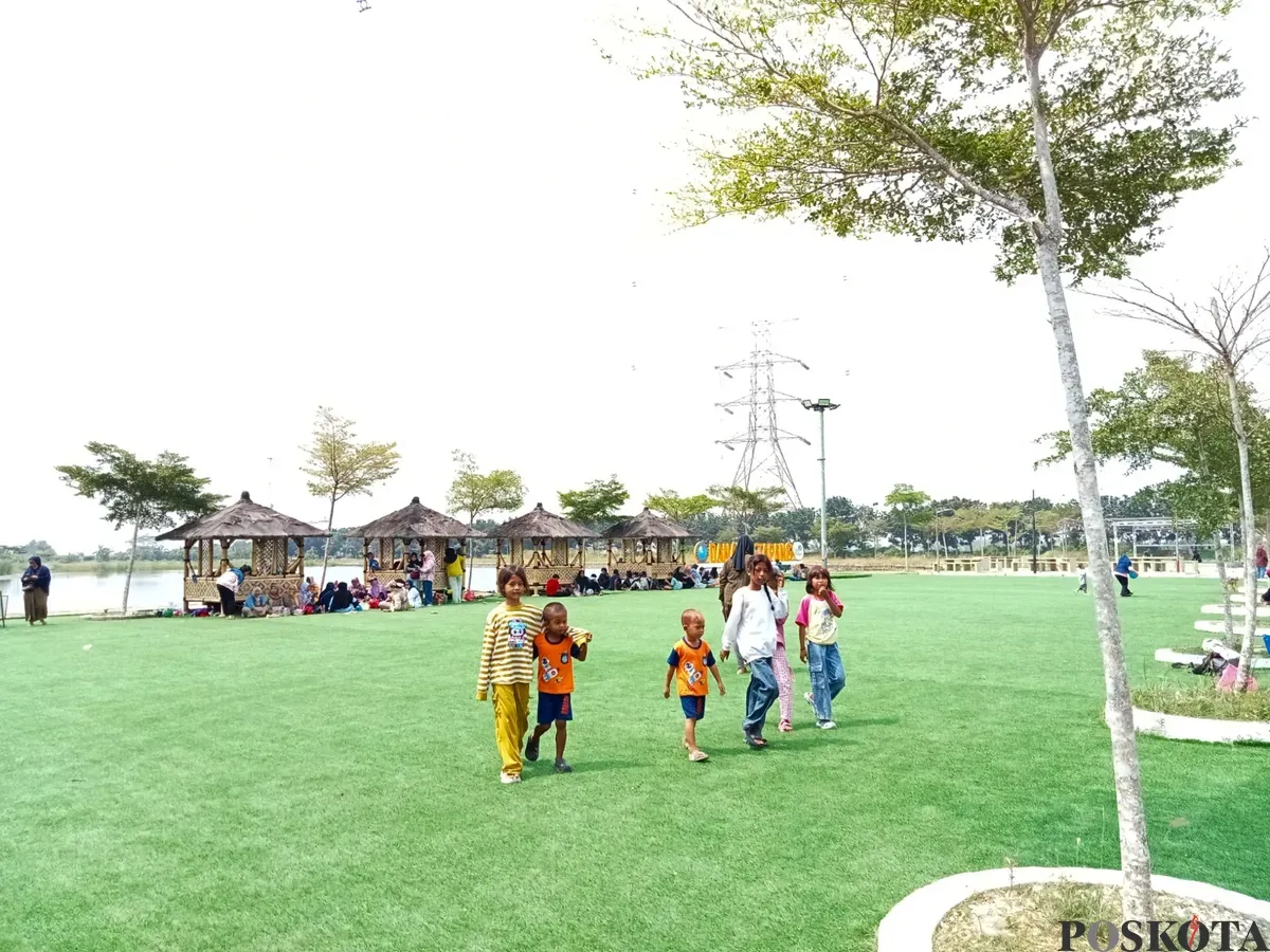 Suasana Danau Ketapang Desa Hurip Jaya, Kecamatan Babelan, Kabupaten Bekasi terlihat ramai pengunjung meski belum resmi dibuka, Minggu, 11 Mei 2025. (Sumber: Poskota/Nurpini Aulia Rapika)