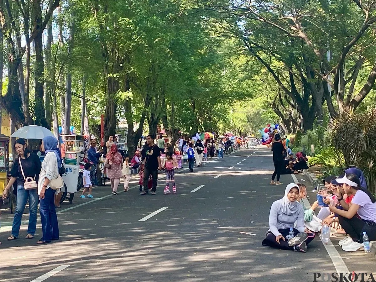 Suasana Car Free Day di Tugu Adipura Kota Tangerang dipenuhi ratusan warga pada Minggu, 11 Mei 2025. (Sumber: Poskota/Primayanti Manulu)