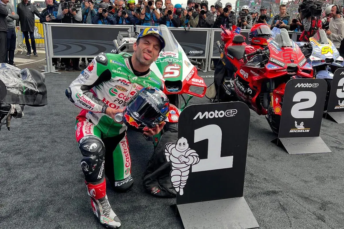 Johann Zarco mengukir sejarah sebagai pembalap tuan rumah yang jadi juara MotoGP Prancis sejak tahun 1954. (Sumber: Instagram @lcr.team)