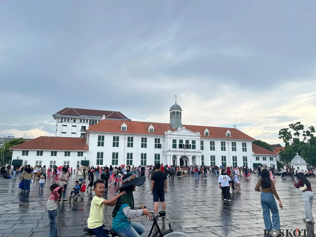 Suasana di kawasan wisata Kota Tua, Tamansari, Jakarta Barat, Minggu, 11 Mei 2025. (Sumber: Poskota/Pandi Ramedhan)