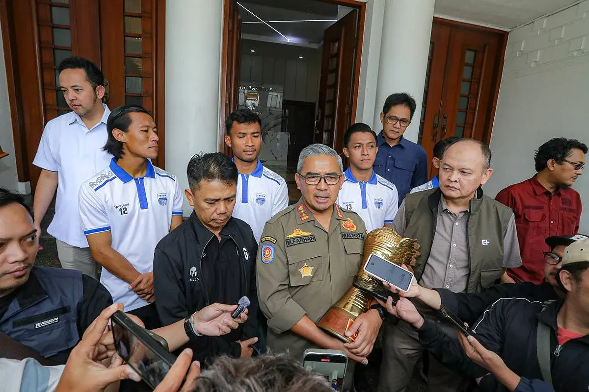 Para pemain Persib seusai mengikuti rakor konvoi juara Liga 1 bersama Wali Kota Bandung, Muhammad Farhan di Balai Kota Bandung, Senin, 12 Mei 2025. (Sumber: Diskominfo Kota Bandung)