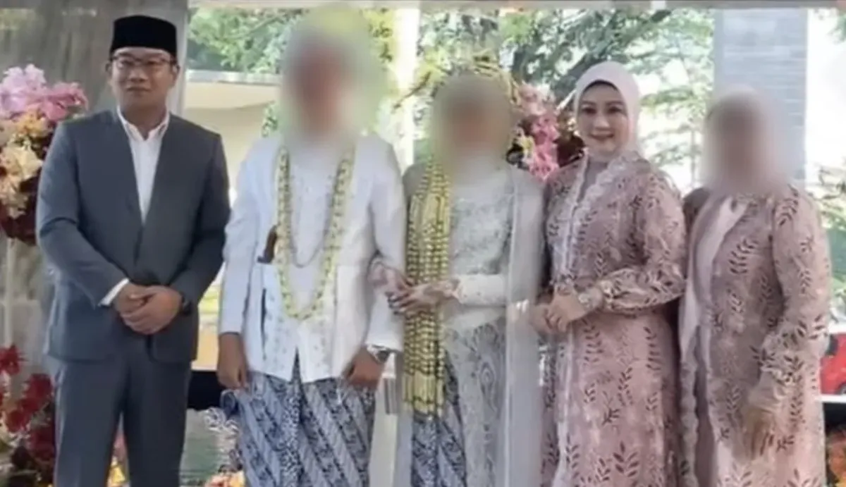 Ridwan Kamil dan Atalia Praratya tersenyum hangat saat menghadiri pernikahan sebagai saksi nikah, menegaskan keharmonisan rumah tangga mereka di tengah isu yang menerpa. (Sumber: Instagram/@ataliapr)