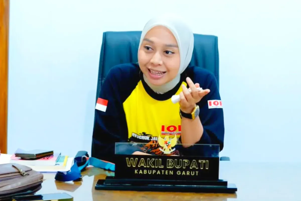 Potret Wakil Bupati Garut, Putri Karlina menjadi sorotan usai dilamar Maulana Akbar putra Gubernur Jabar Dedi Mulyadi. Meski tak memiliki kendaraan pribadi, kekayaannya mencapai Rp6,48 miliar. (Sumber: Instagram/@putri.karlina14)