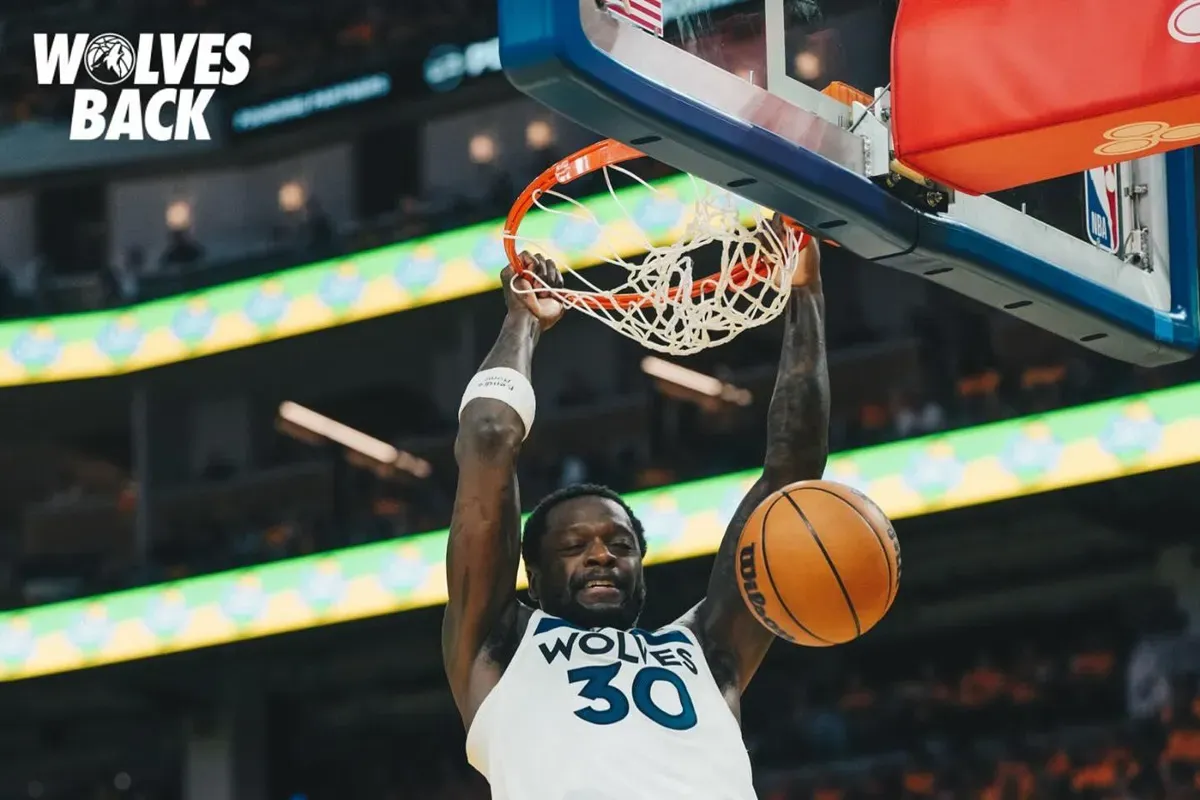Julius Randle mencetak poin tertinggi saat Minnesota Timberwolves mengalahkan Golden State Warriors di game 4 semifinal wilayah barat playoff NBA 2025. (Sumber: Instagram @timberwolves)