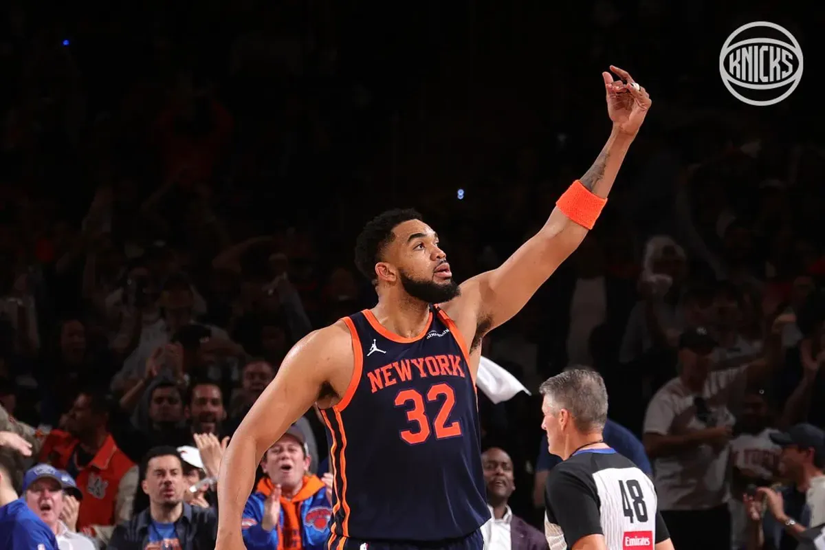 Karl-Anthony Towns tampil apik saat New York Knicks mengalahkan Boston Celtics di game 4 semifinal wilayah timur NBA Playoff 2024-25. (Sumber: Instagram @nyknicks)