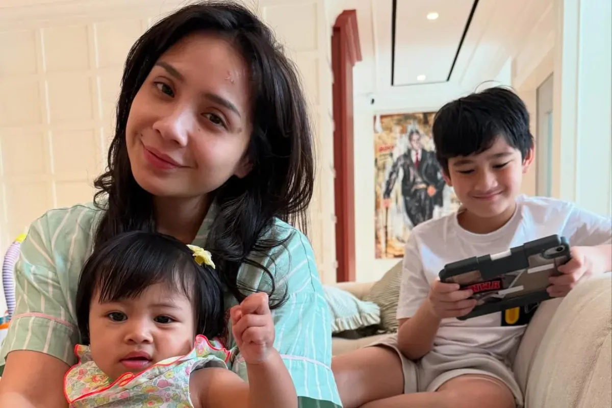 Rafathar mengadu ke Dedi Mulyadi untuk membawa ibunya, Nagita Slavina ke Barak Militer. (Sumber: Instagaram/@raffinagita1717)