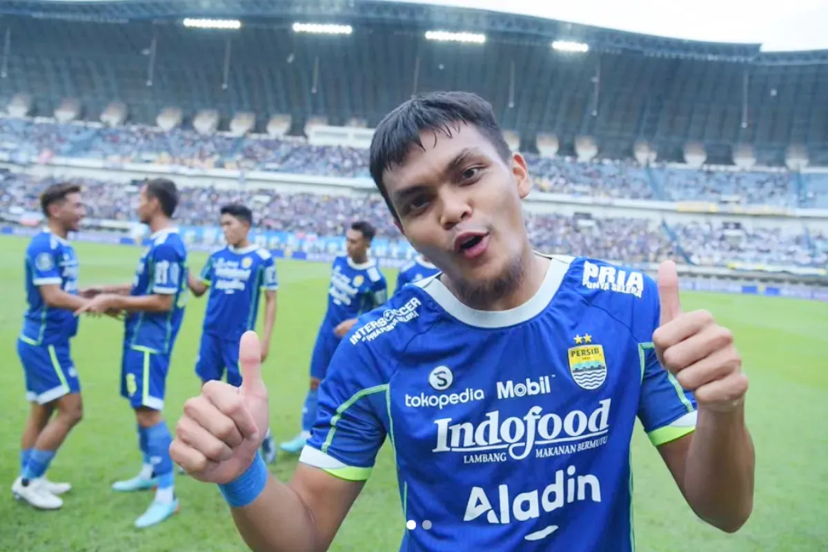 Potret Rachmat Irianto yang dikabarkan akan diboyong oleh Persebaya Surabaya musim depan. (Sumber: Instagram/@rachmatirianto)