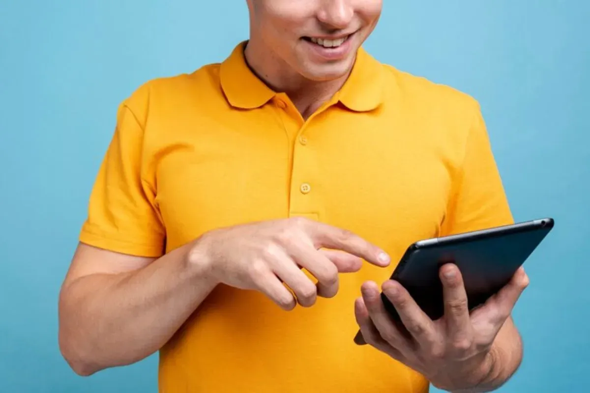 Berikut ini daftar 5 aplikasi pinjaman online resmi berizin OJK yang aman digunakan. (Sumber: Freepik)