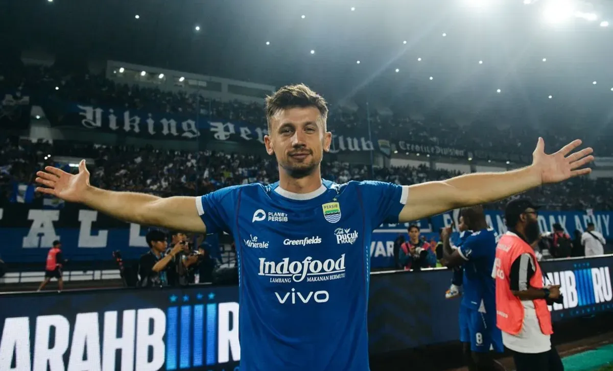 Gelandang andalan PERSIB, Mateo Kocijan, menegaskan bahwa status juara tidak membuat skuadnya lengah. Ia menilai penting untuk menjaga performa hingga musim benar-benar berakhir. (Sumber: Capture Instagram @MKocijan.17)
