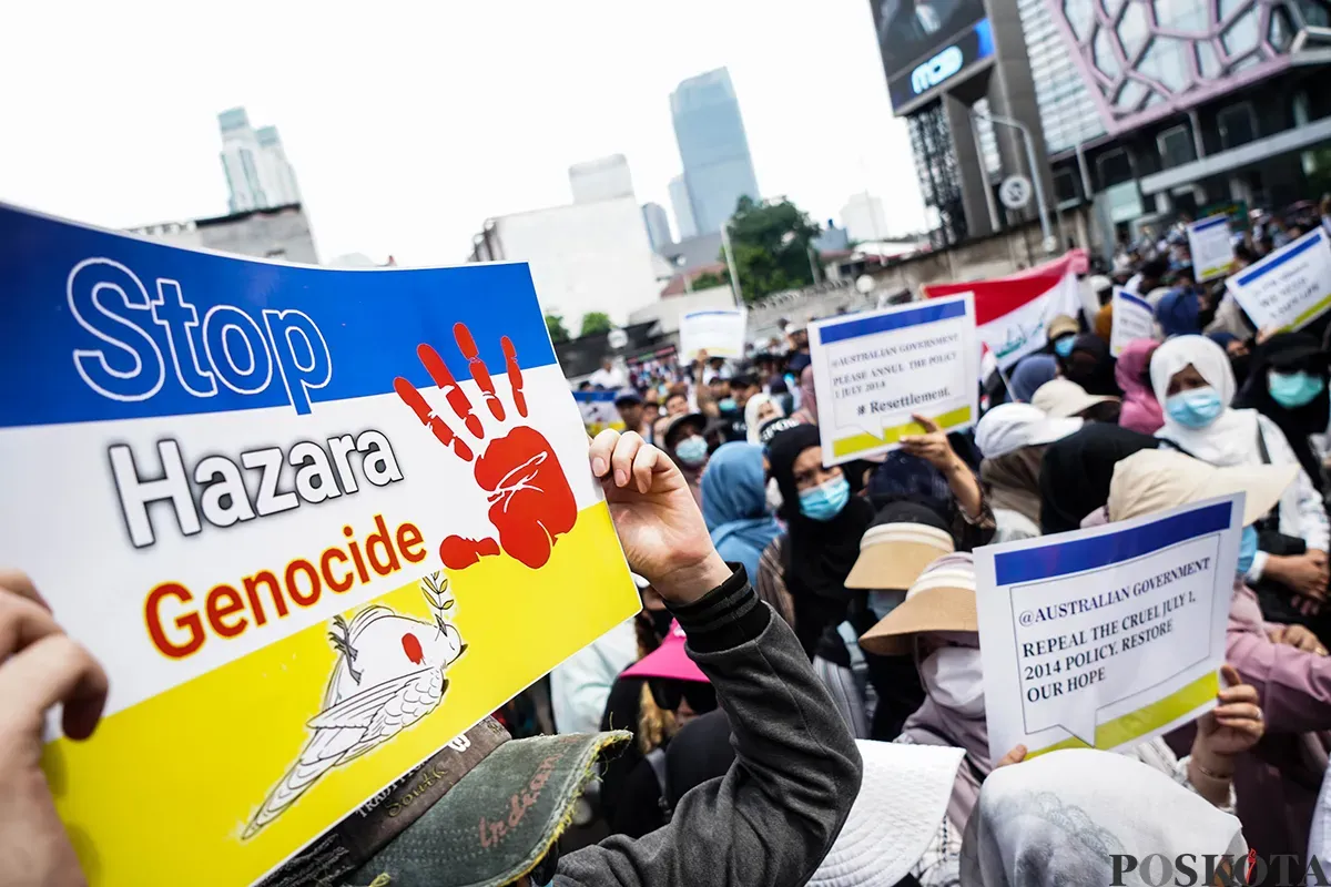 Sejumlah pencari suaka dari Afganistan, Irak dan Somalia melakukan aksi di depan Kantor UNCHR di kawasan Setiabudhi, Jakarta Selatan, Rabu, 14 Mei 2025. (Sumber: Poskota/Bilal Nugraha Ginanjar)
