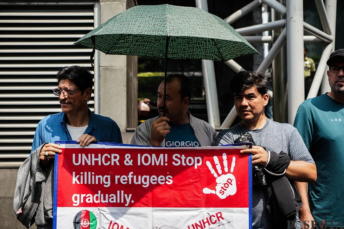 Sejumlah pencari suaka dari Afganistan, Irak dan Somalia melakukan aksi di depan Kantor UNCHR di kawasan Setiabudhi, Jakarta Selatan, Rabu, 14 Mei 2025. (Sumber: Poskota/Bilal Nugraha Ginanjar)