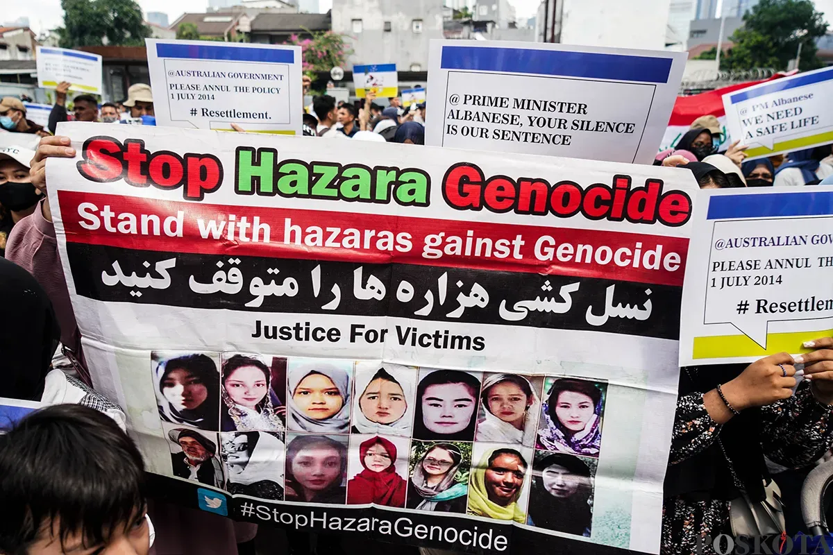 Sejumlah pencari suaka dari Afganistan, Irak dan Somalia melakukan aksi di depan Kantor UNCHR di kawasan Setiabudhi, Jakarta Selatan, Rabu, 14 Mei 2025. (Sumber: Poskota/Bilal Nugraha Ginanjar)