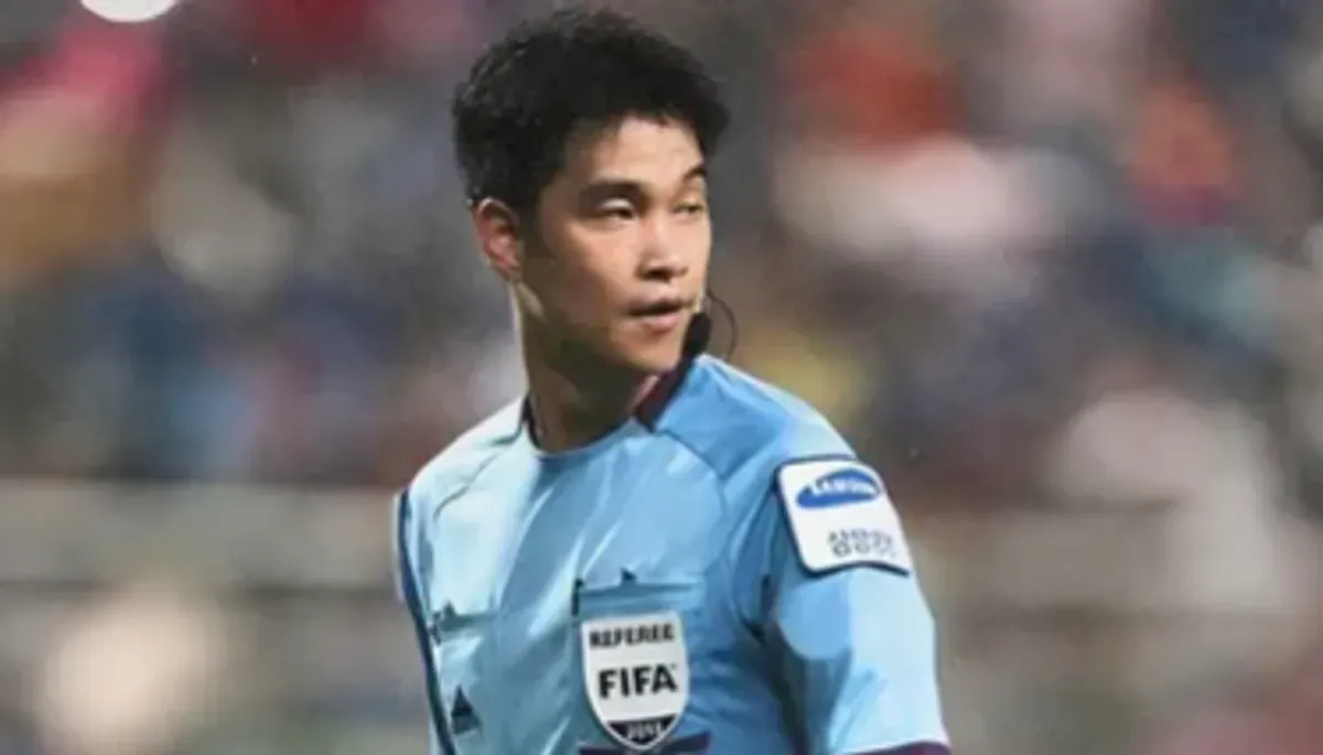 Kim Jong-hyeok jadi wasit dalam pertandingan krusial antara Timnas Indonesia melawan Jepang di laga terakhir babak ketiga Kualifikasi Piala Dunia 2026 zona Asia. (Sumber: Instagram/@forumwasitindonesia)