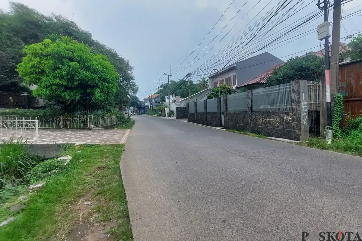 Ruas jalan di Tanah Baru, Bogor Utara, Kota Bogor, sudah kembali kering setelah digenang banjir, Kamis, 14 Mei 2025. (Sumber: Poskota/Sekar Putri Andini)