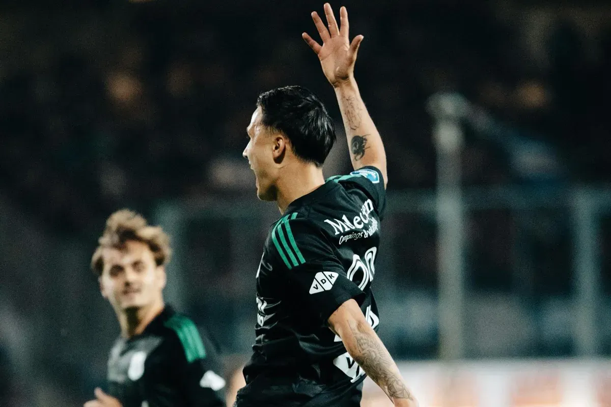 Pemain Timnas Indonesia, Eliano Reijnders merayakan gol yang memastikan kemenangan PEC Zwolle atas Willem II. (Sumber: Instagram @peczwolle)