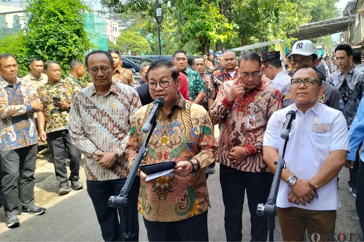 Gubernur Jakarta, Pramono Anung kepada awak media di Menteng Tenggulun, Jakarta Pusat, Kamis, 15 Mei 2025. (Sumber: Poskota/M. Tegar Jihad)