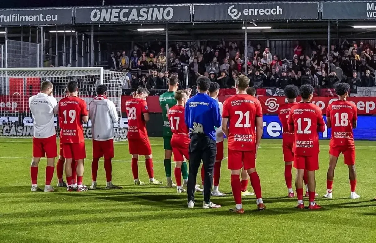Almere City, klub yang dibela pemain Timnas Indonesia, Thom Haye resmi terdegradasi dari Eredivisie Liga Belanda. (Foto: Instagram/@almerecityfc)