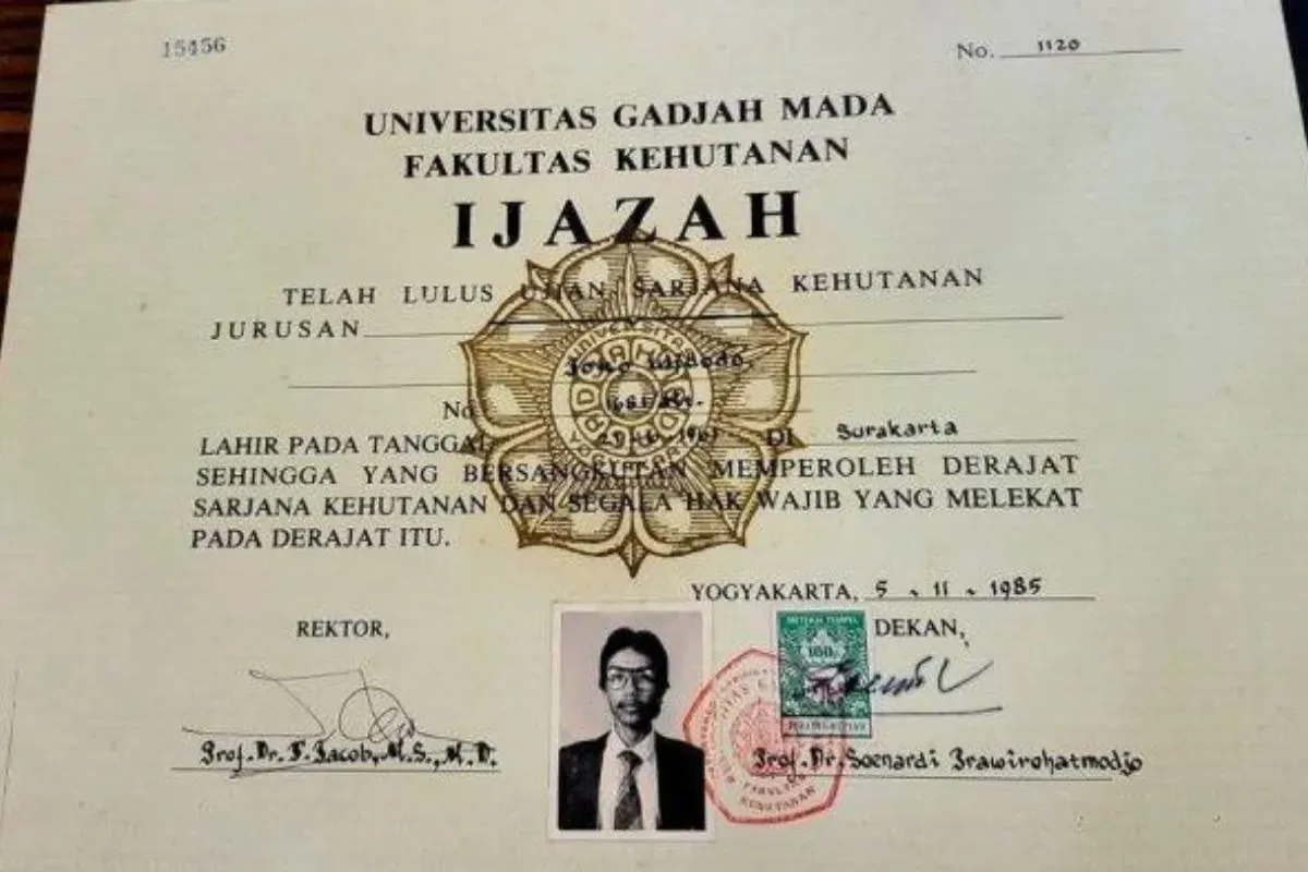 Foto ijazah Presiden RI ke-7, Joko Widodo. (Sumber: X/DianSandiU)