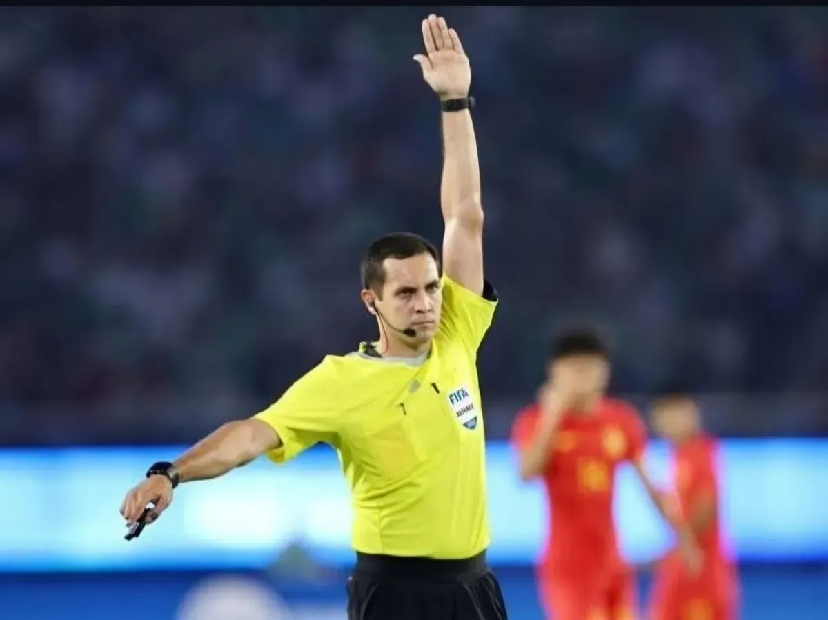 Wasit asal Uzbekistan, Rustam Lutfulin. (Sumber: @Rustamlutfullin1991)