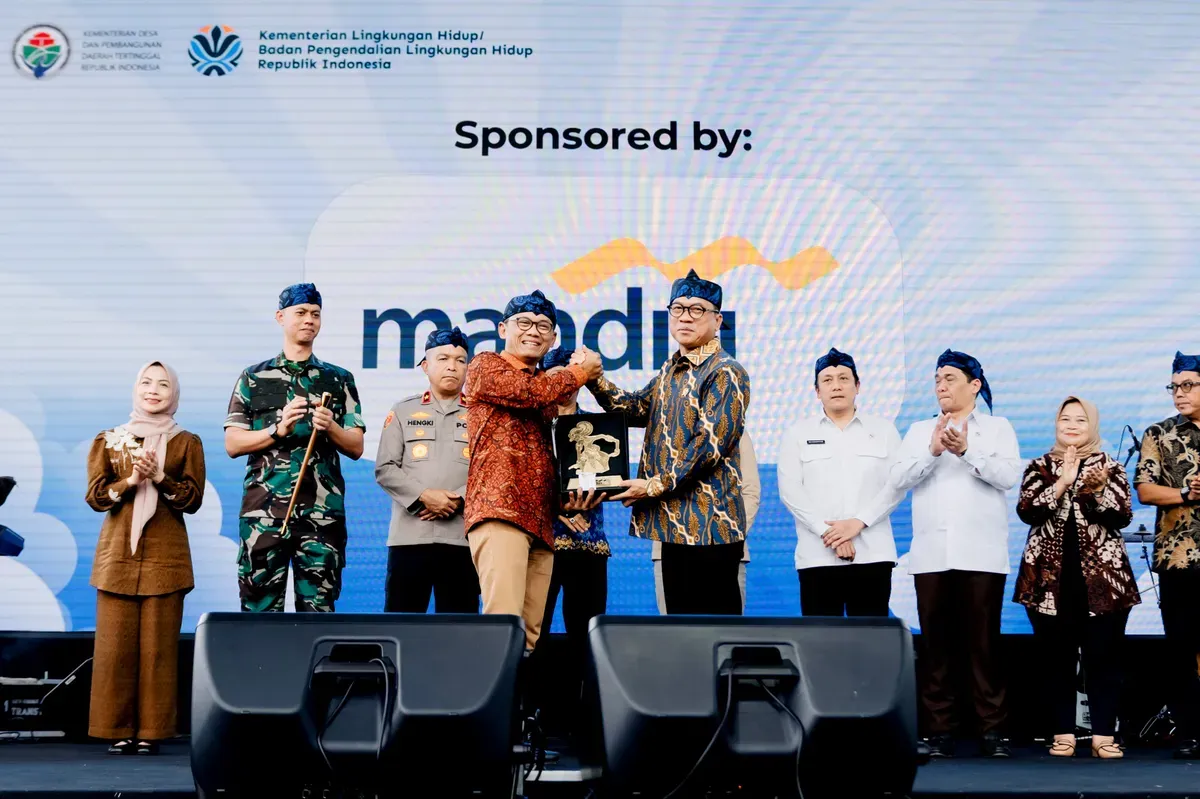 Pejabat Eksekutif Bank Mandiri Ari Rizaldi saat menghadiri Festival Bangun Desa, Bangun Indonesia di Serang, Banten, Jumat, 16 Mei 2025. Bank Mandiri berkomitmen dalam kemandirian dan pembangunan desa secara inklusif. (Sumber: Bank Mandiri)