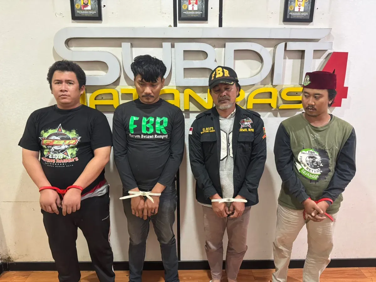 Tim Subdit Kejahatan dan Kekerasan Direktorat Reserse Kriminal Umum Polda Metro Jaya menangkap empat orang anggota organisasi masyarakat (Ormas) FBR di Bojongsari, Depok, Jawa Barat, Jumat, 16 Mei 2025. (Sumber: Dok. Polda Metro Jaya)