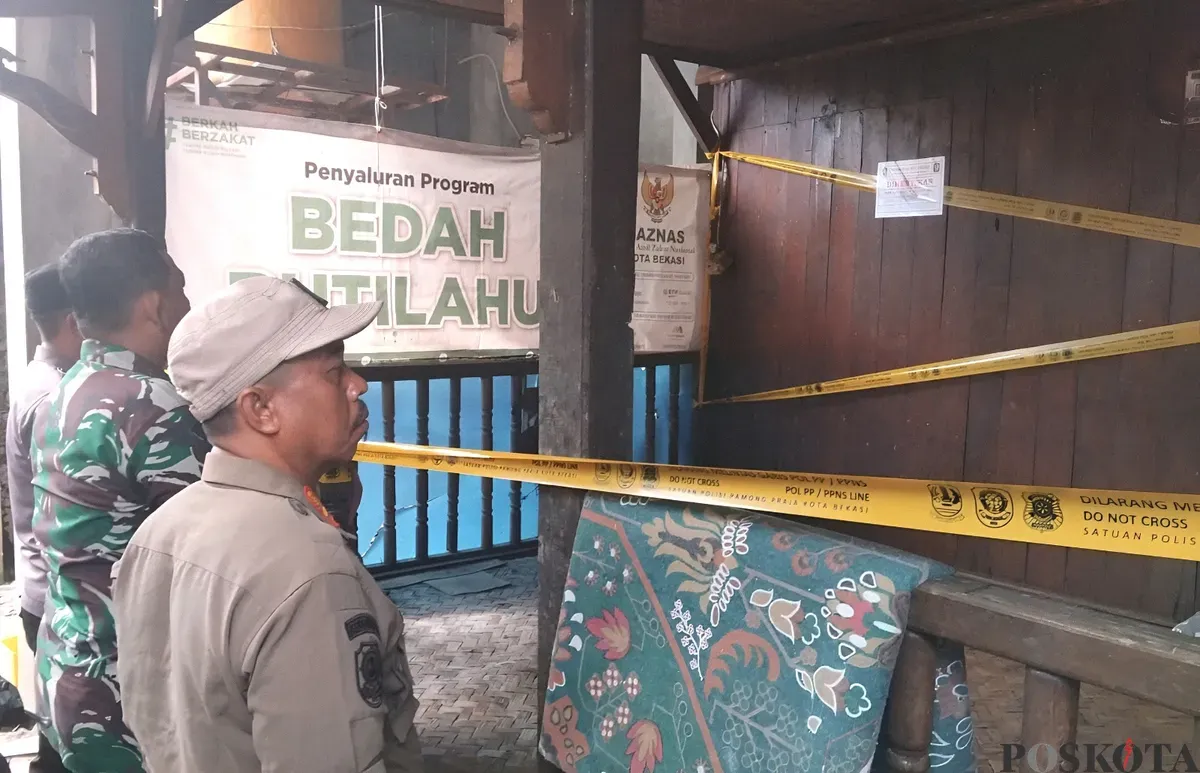 TKP kasus pencabulan bermodus spiritual di Pondok Melati, Kota Bekasi, disegel aparat. (Sumber: Poskota/Nurpini Aulia Rapika)