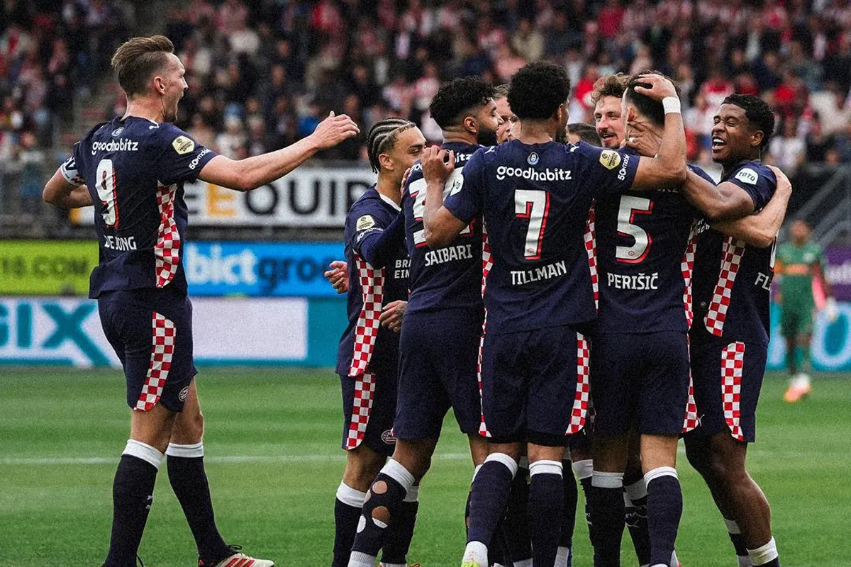 PSV Eindhoven juara Eredivisie Belanda musim 2024-25 setelah mengalahkan Sparta Rotterdam. (Sumber: Instagram @psv)