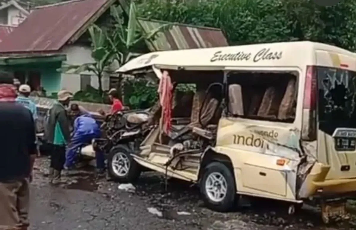 Kecelakaan mobil elf di Tawanmangu renggut nyawa 5 orang (Sumber: Intagram @beritakaranganyar)