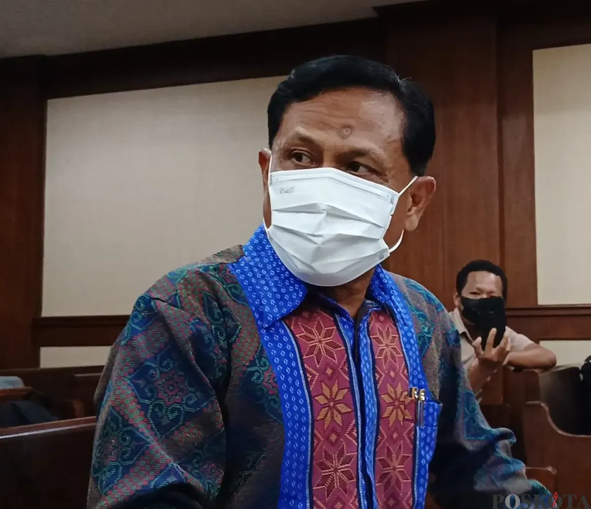 Eks Ketua PN Surabaya, Rudi Suparmono saat menghadiri sidang perdana kasus gratifikasi dari Ronald Tannur di Pengadilan Tipikor Jakarta Pusat, Senin, 19 Mei 2025. (Sumber: Poskota/Ramot Sormin)