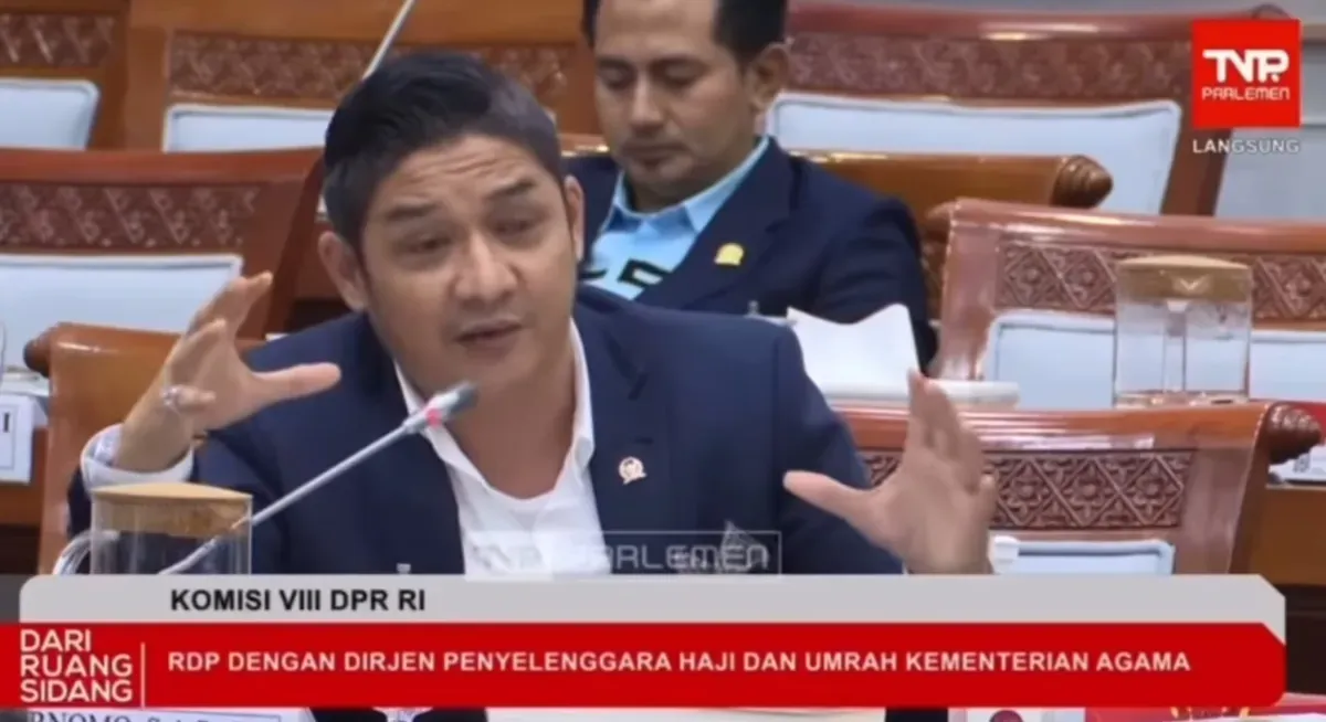 Anggota DPR RI, Sigit Purnomo Syamsuddin Said atau yang lebih dikenal sebagai Pasha "Ungu," menyoroti masalah kualitas makanan yang disajikan untuk jemaah haji Indonesia tahun 2025 tidak layak konsumsi. (Sumber: Capture TV Parlemen)