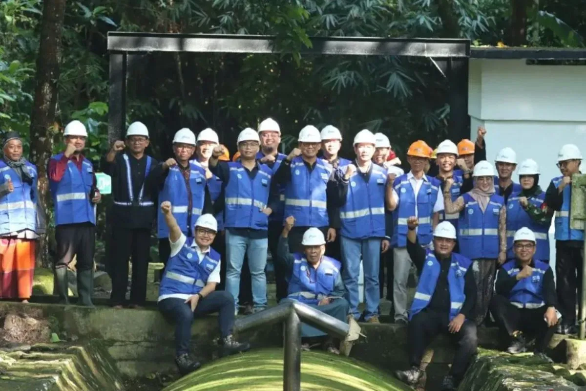 Ketua DPRD Kabupaten Bogor, Sastra Winara seusai menyaksikan  kerja sama perluasan layanan air bersih di Instalasi Ciburial PDAM Kabupaten Bogor, Ciomas, Bogor. (Sumber: Dok. DPRD Kabupaten Bogor)